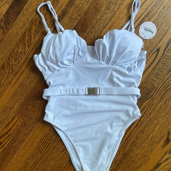 White one piece bather - Picture 3 of 3
